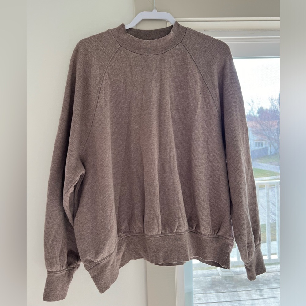 Universal Thread Crewneck / light purple crewneck / highly cropped crewneck